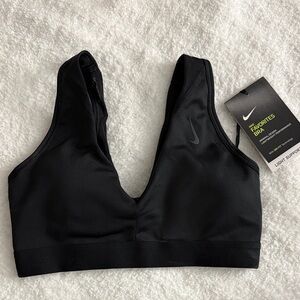 Nike Women's Black Light Support Sports Bra